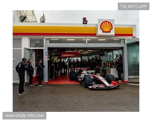 F1赛季激烈竞争不断 各车队纷纷调整策略迎接新挑战